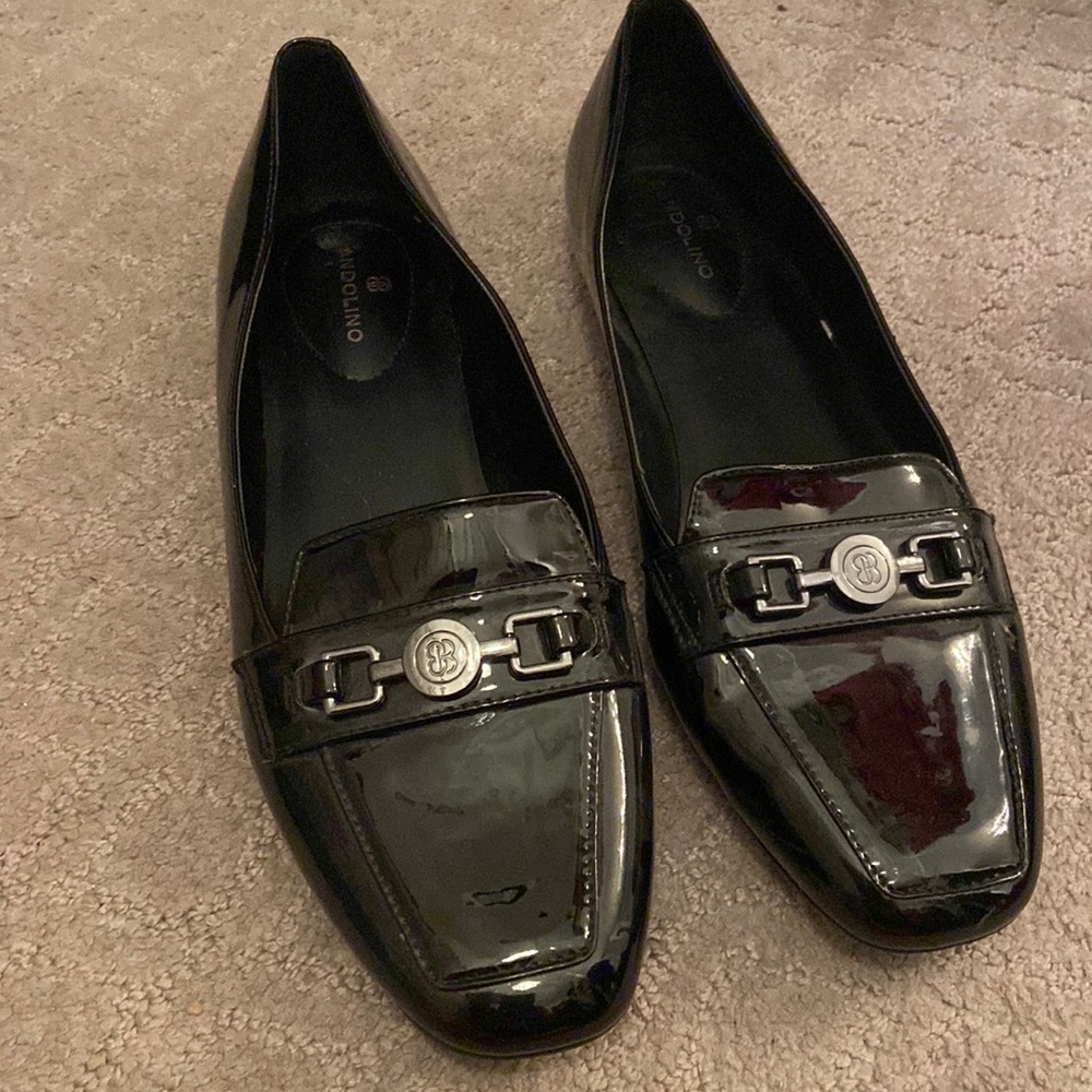 Bandolino flat patent loafers